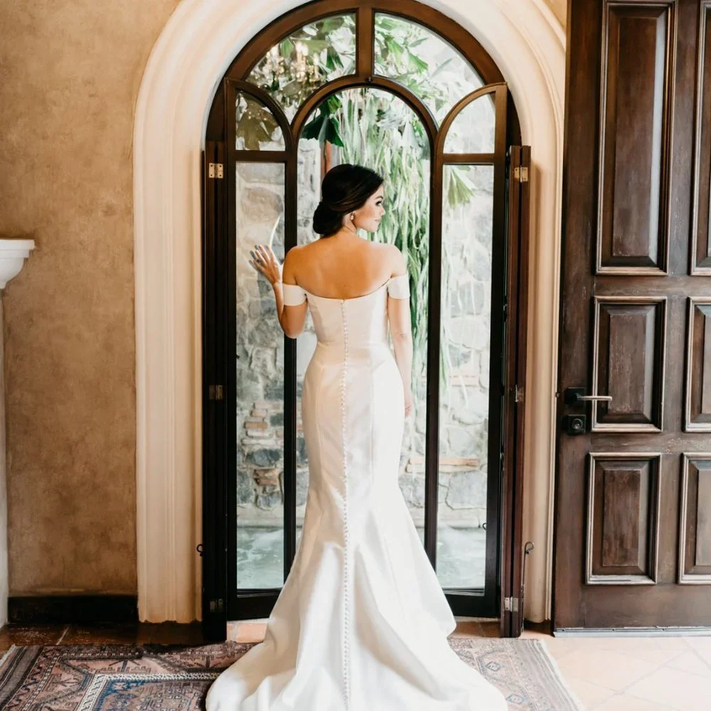 Carolina Herrera Wedding Dress - Picture 2 of 5